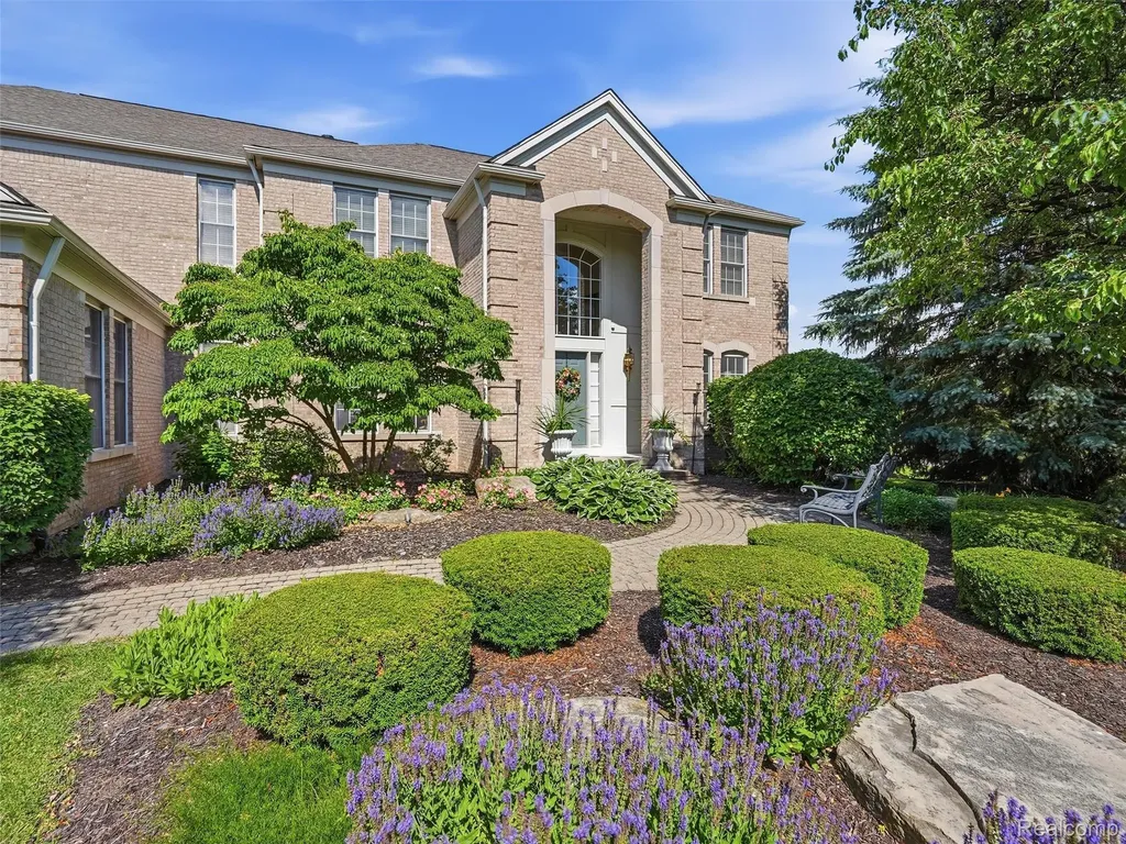 5631 Skye Court Oakland Charter Township MI 48306