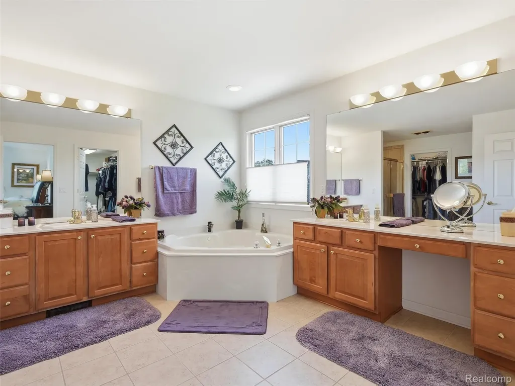 5631 Skye Court Oakland Charter Township MI 48306