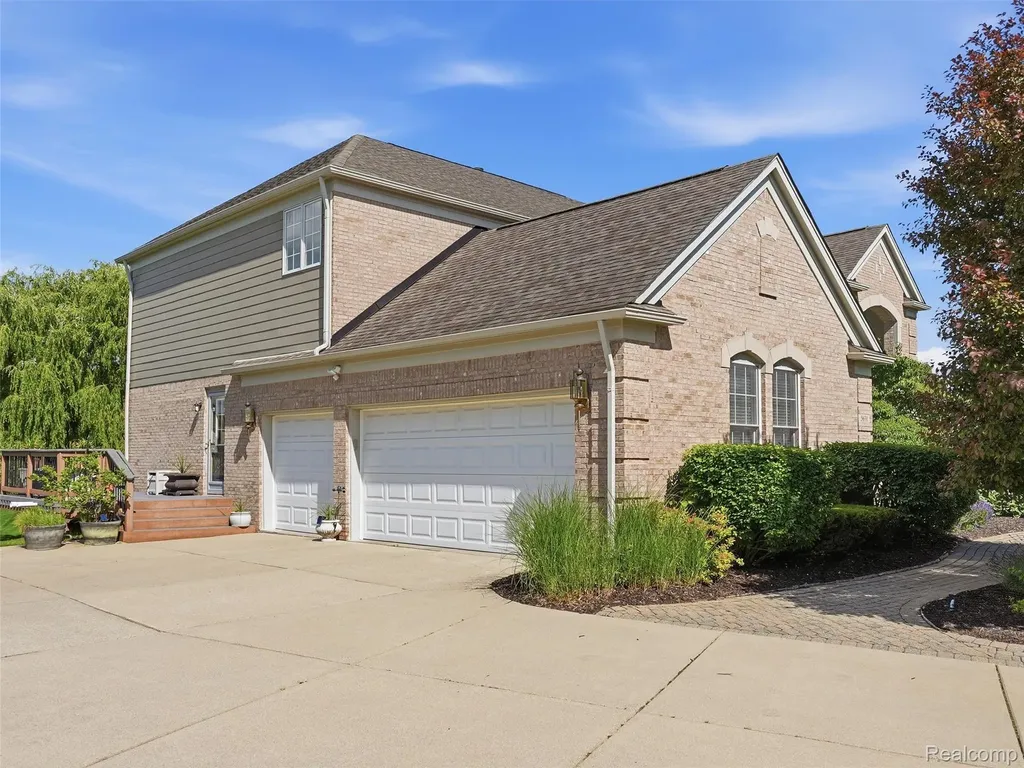 5631 Skye Court Oakland Charter Township MI 48306