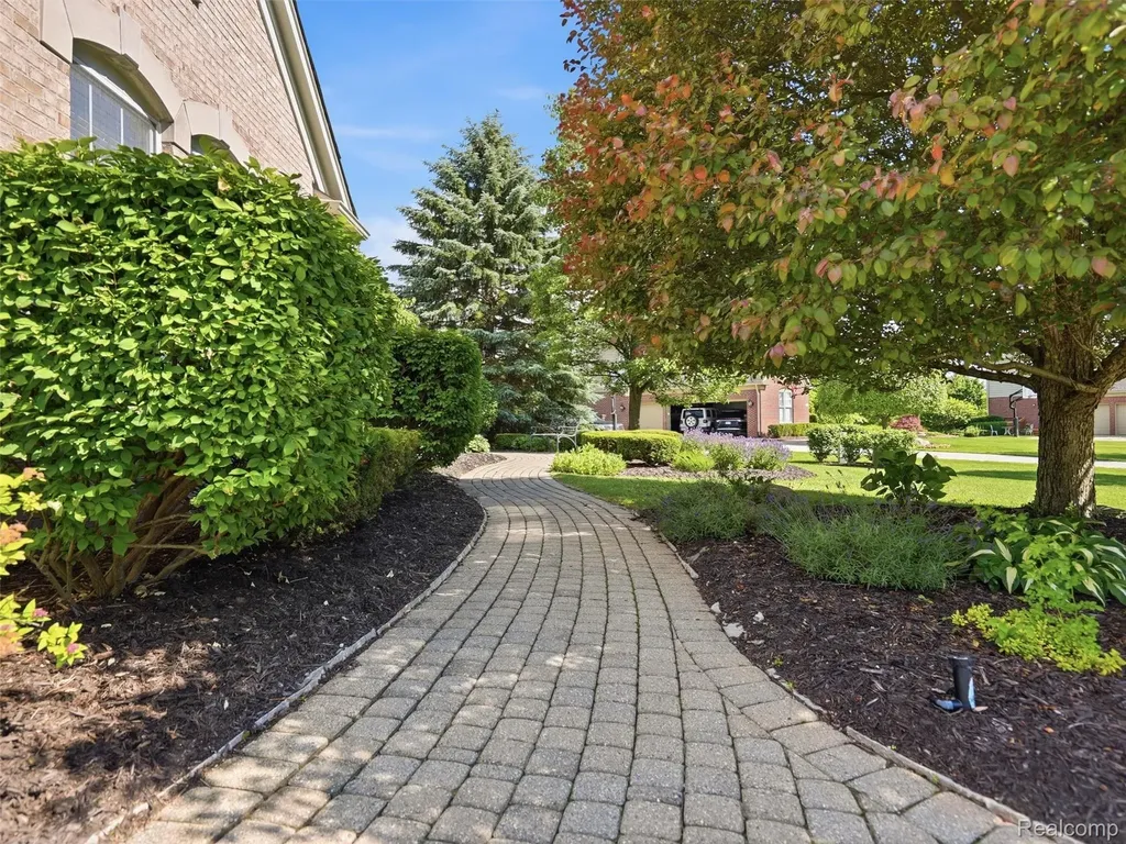 5631 Skye Court Oakland Charter Township MI 48306