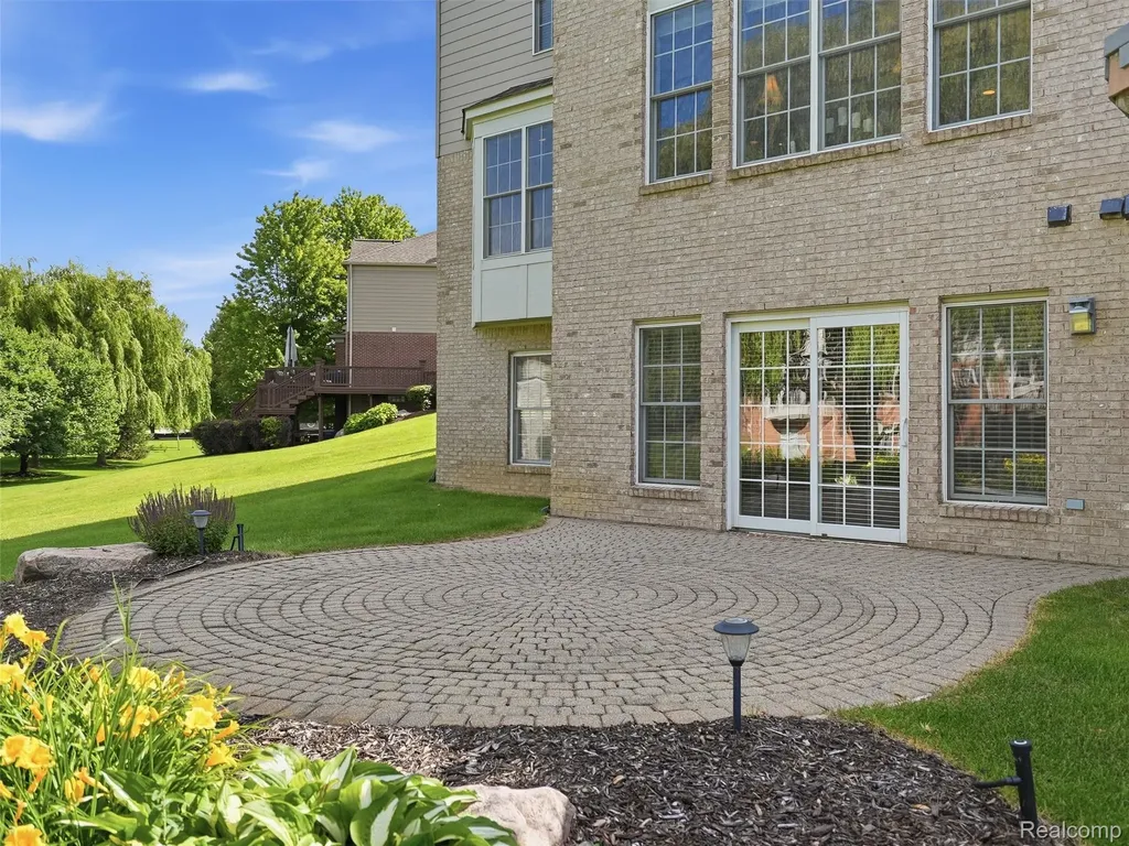 5631 Skye Court Oakland Charter Township MI 48306