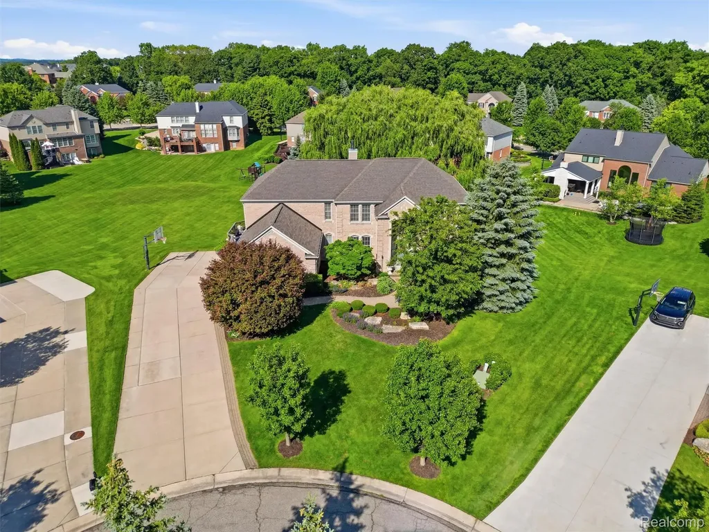 5631 Skye Court Oakland Charter Township MI 48306