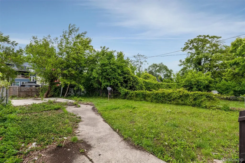 121 Colorado Street Highland Park City MI 48203