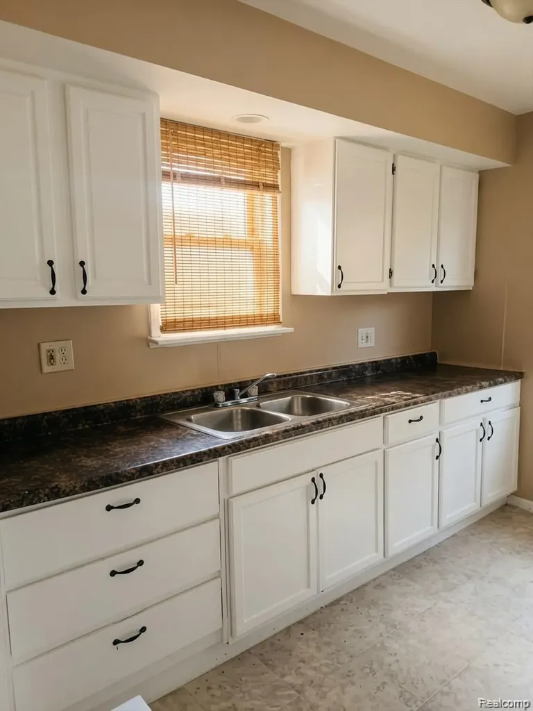 16069 Liberal Street Detroit City MI 48205