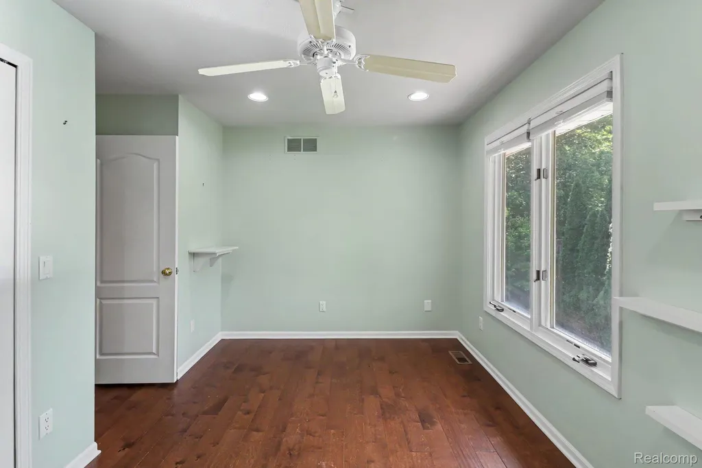 2460 Livernois Drive Oceola Township MI 48843