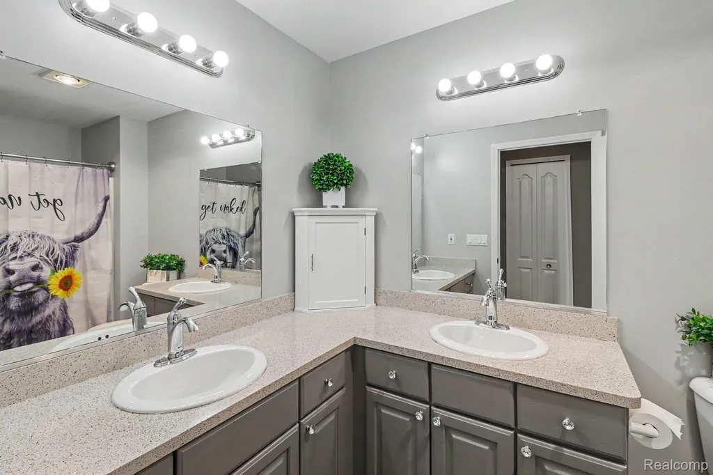 2460 Livernois Drive Oceola Township MI 48843
