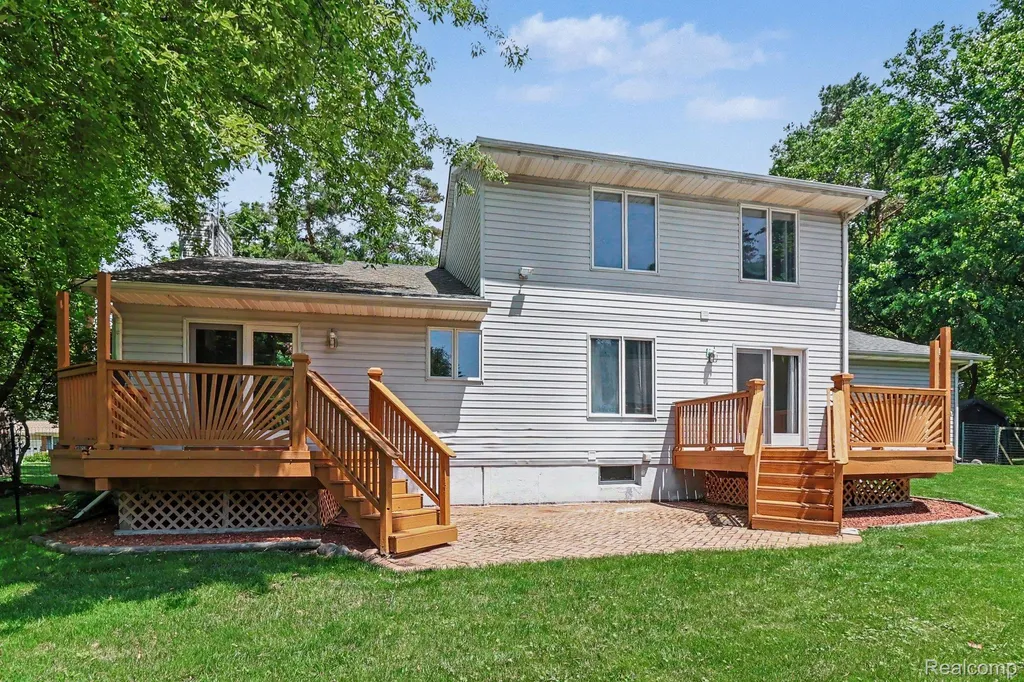 2460 Livernois Drive Oceola Township MI 48843