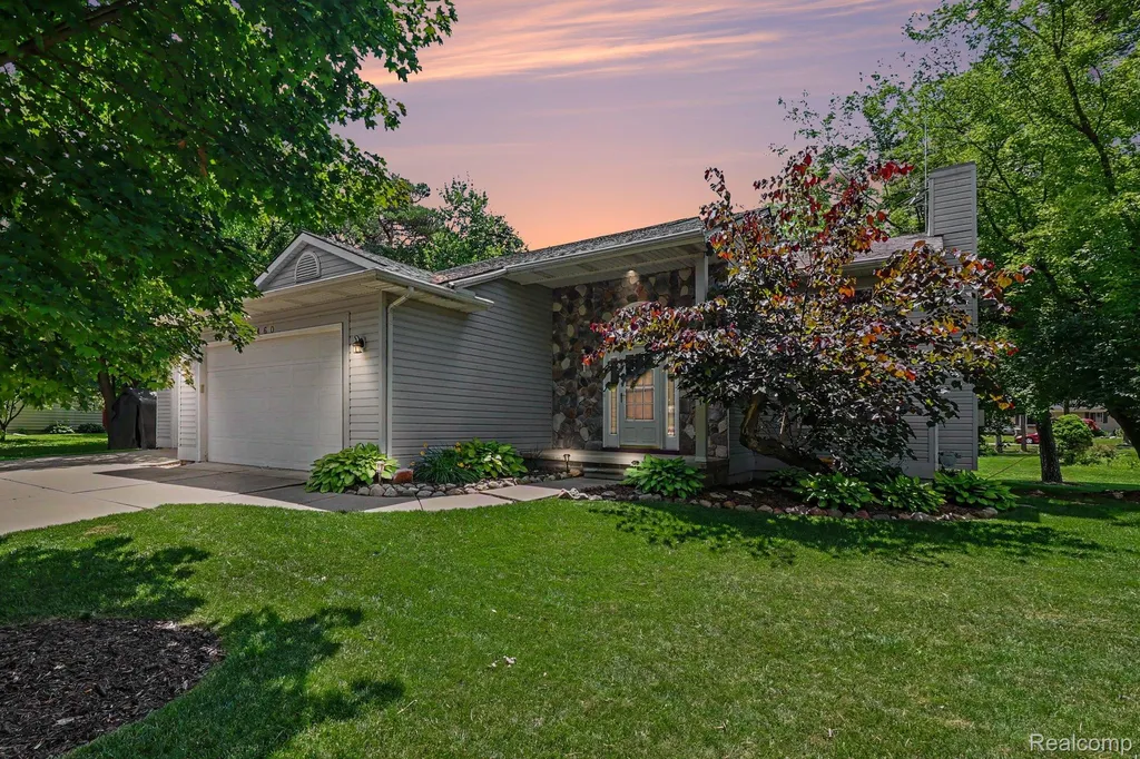 2460 Livernois Drive Oceola Township MI 48843