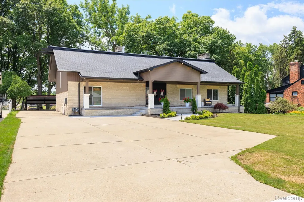 44429 Harmony Lane Van Buren Charter Township MI 48111