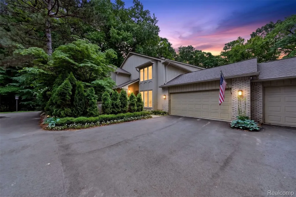 1262 Woodcrest Circle Bloomfield Hills City MI 48304