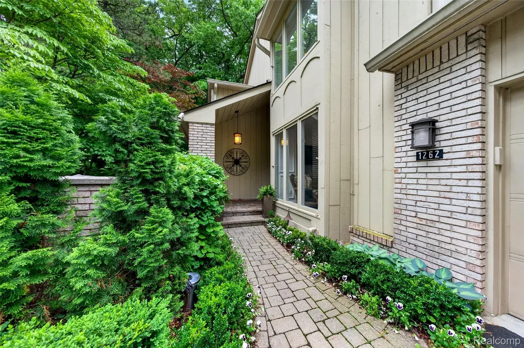 1262 Woodcrest Circle Bloomfield Hills City MI 48304