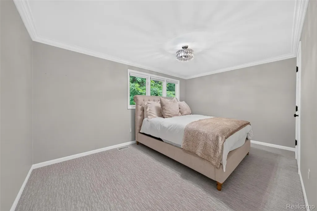 1262 Woodcrest Circle Bloomfield Hills City MI 48304