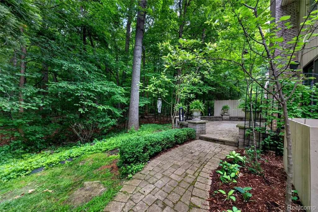 1262 Woodcrest Circle Bloomfield Hills City MI 48304