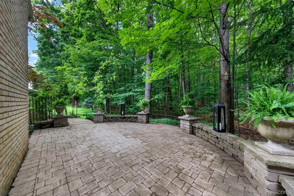 1262 Woodcrest Circle Bloomfield Hills City MI 48304