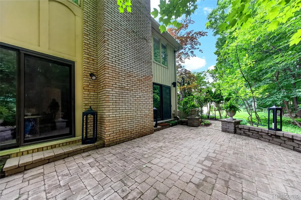 1262 Woodcrest Circle Bloomfield Hills City MI 48304