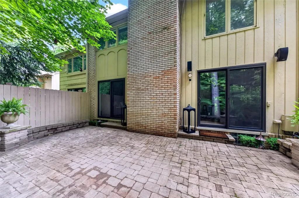 1262 Woodcrest Circle Bloomfield Hills City MI 48304