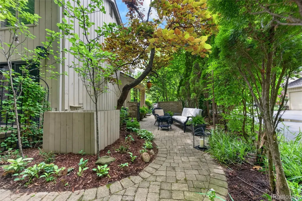 1262 Woodcrest Circle Bloomfield Hills City MI 48304