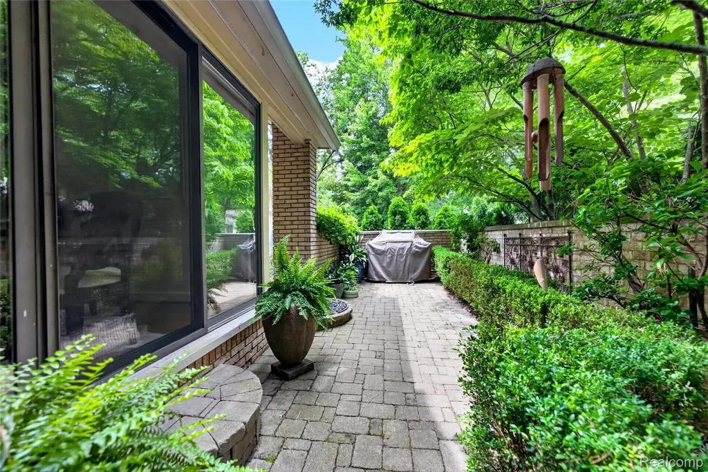 1262 Woodcrest Circle Bloomfield Hills City MI 48304