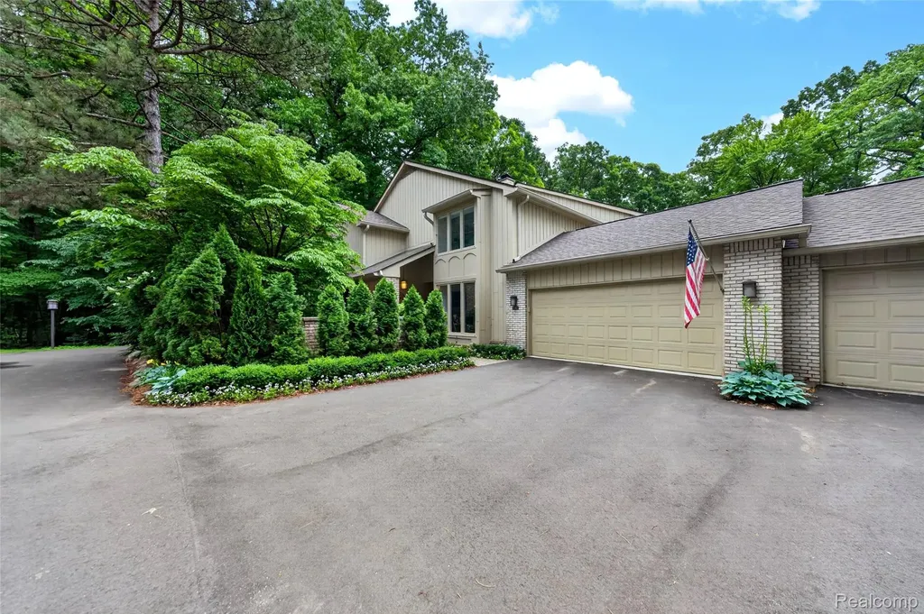 1262 Woodcrest Circle Bloomfield Hills City MI 48304