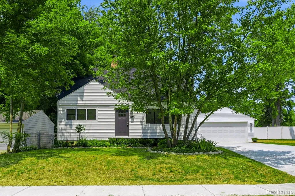 4166 Grayton Drive Waterford Charter Township MI 48328