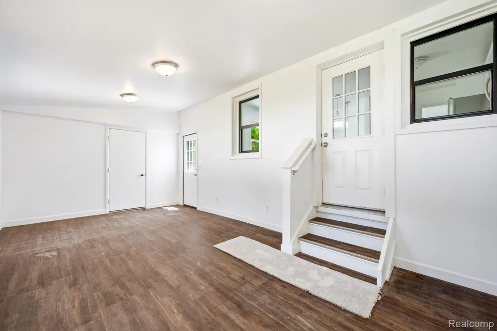 4166 Grayton Drive Waterford Charter Township MI 48328