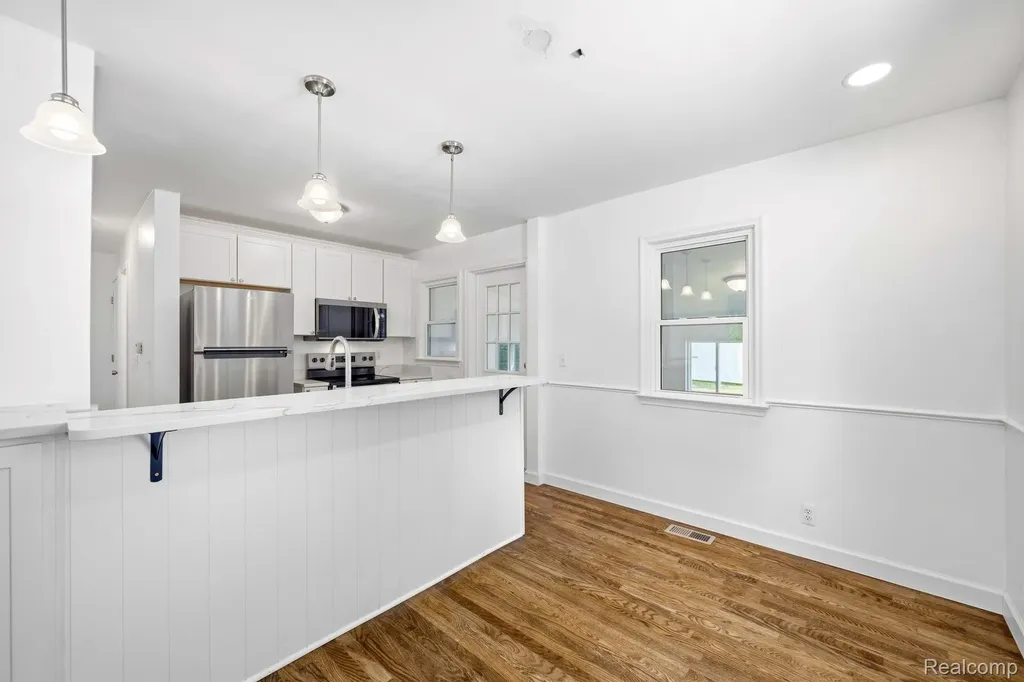 4166 Grayton Drive Waterford Charter Township MI 48328