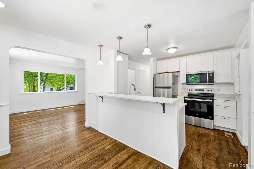 4166 Grayton Drive Waterford Charter Township MI 48328