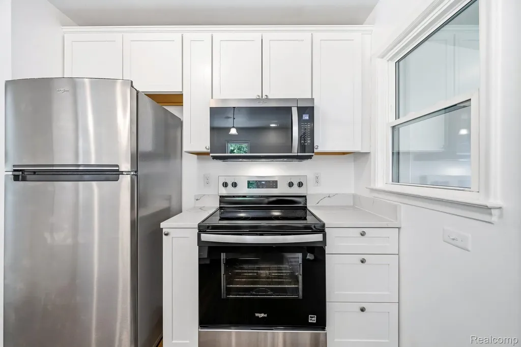 4166 Grayton Drive Waterford Charter Township MI 48328