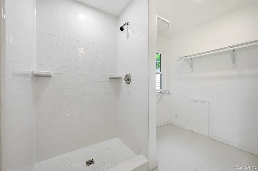 4166 Grayton Drive Waterford Charter Township MI 48328