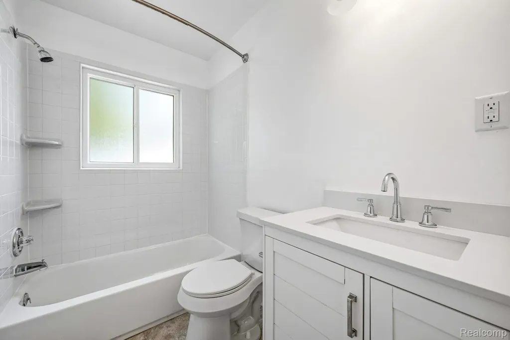 4166 Grayton Drive Waterford Charter Township MI 48328