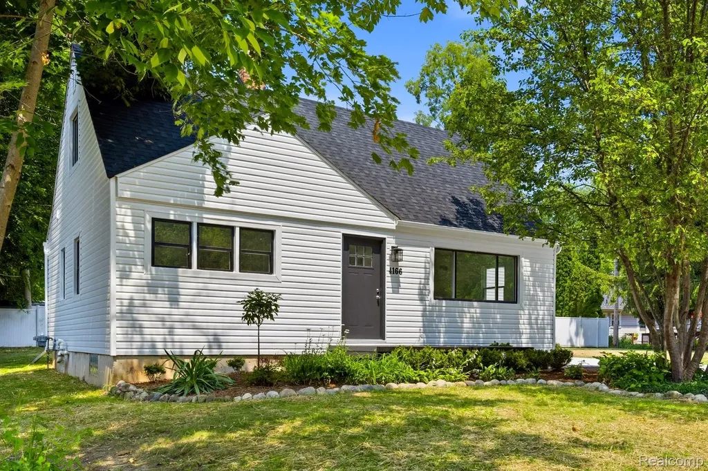 4166 Grayton Drive Waterford Charter Township MI 48328