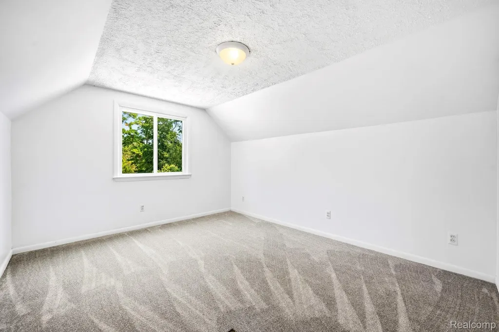 4166 Grayton Drive Waterford Charter Township MI 48328