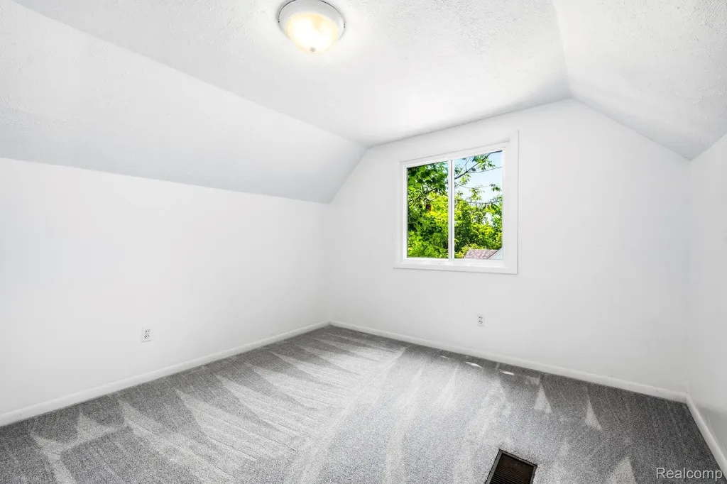 4166 Grayton Drive Waterford Charter Township MI 48328