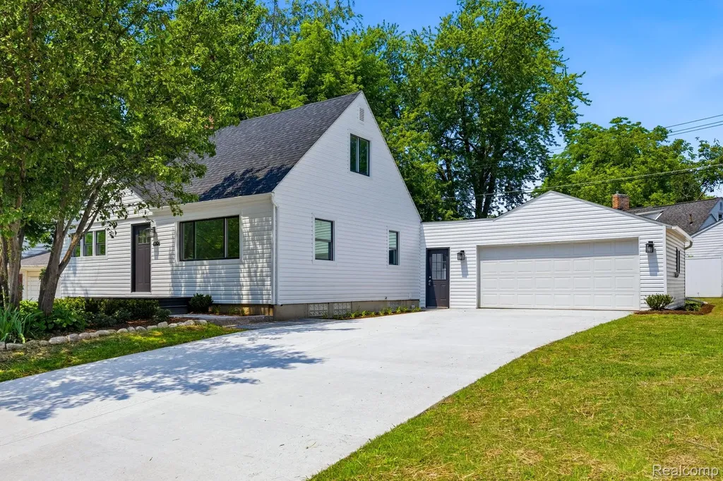 4166 Grayton Drive Waterford Charter Township MI 48328