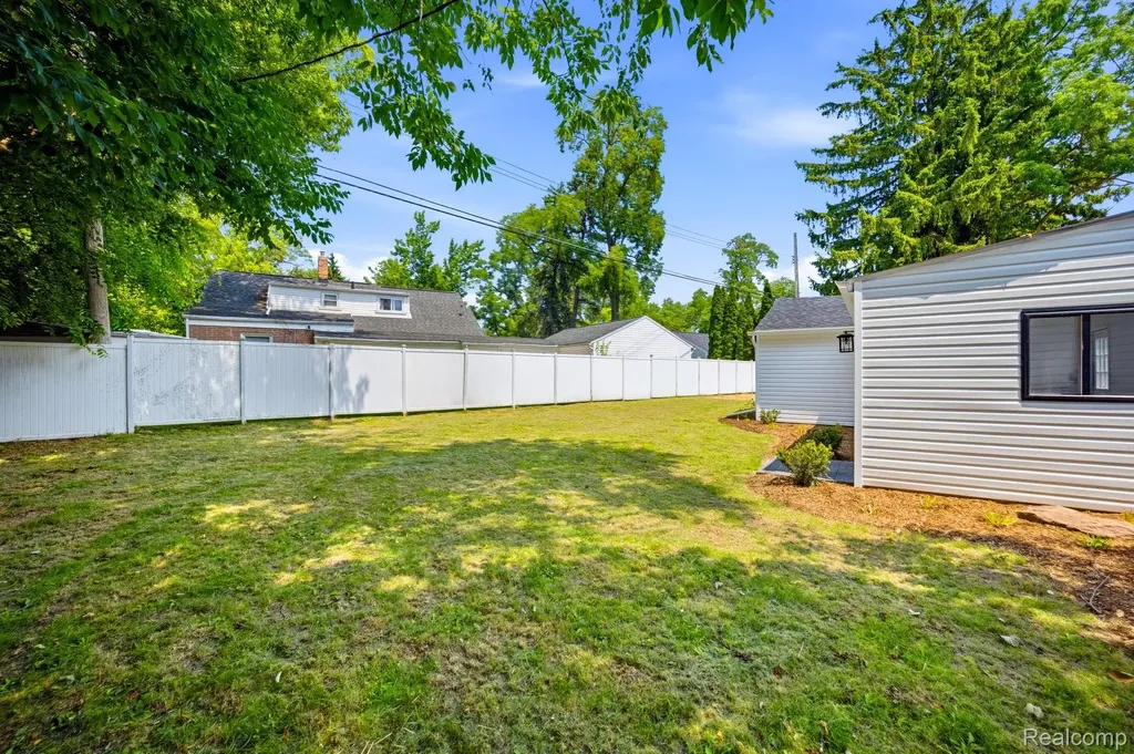 4166 Grayton Drive Waterford Charter Township MI 48328