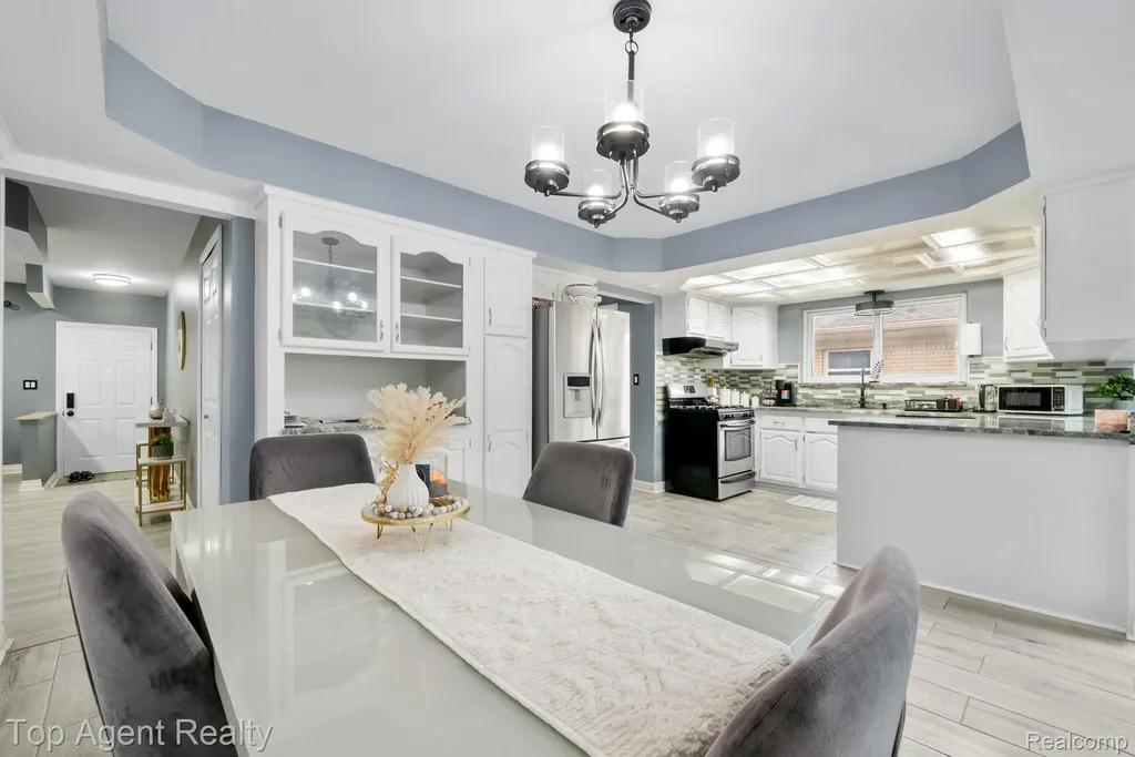33437 Somerset Drive Sterling Heights City MI 48312