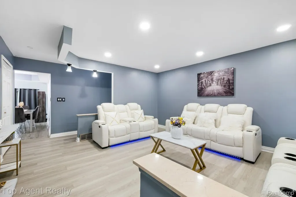 33437 Somerset Drive Sterling Heights City MI 48312