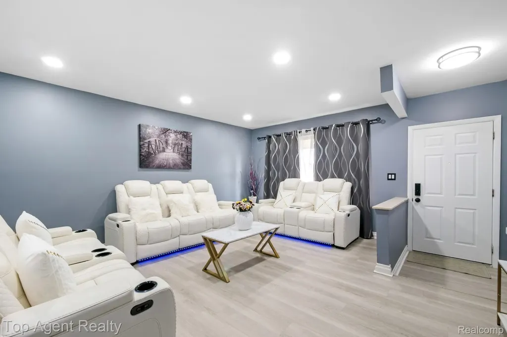 33437 Somerset Drive Sterling Heights City MI 48312