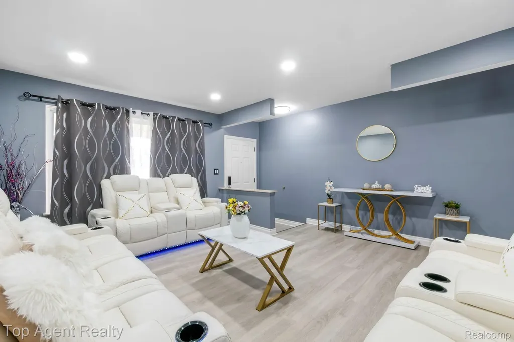 33437 Somerset Drive Sterling Heights City MI 48312