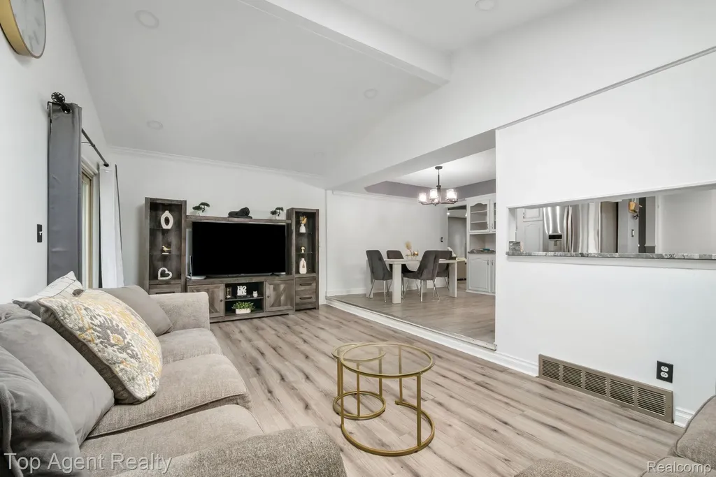33437 Somerset Drive Sterling Heights City MI 48312