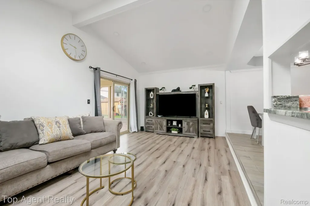 33437 Somerset Drive Sterling Heights City MI 48312