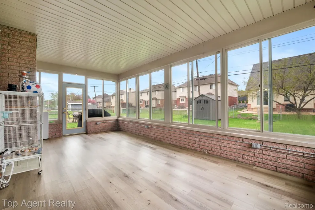 33437 Somerset Drive Sterling Heights City MI 48312
