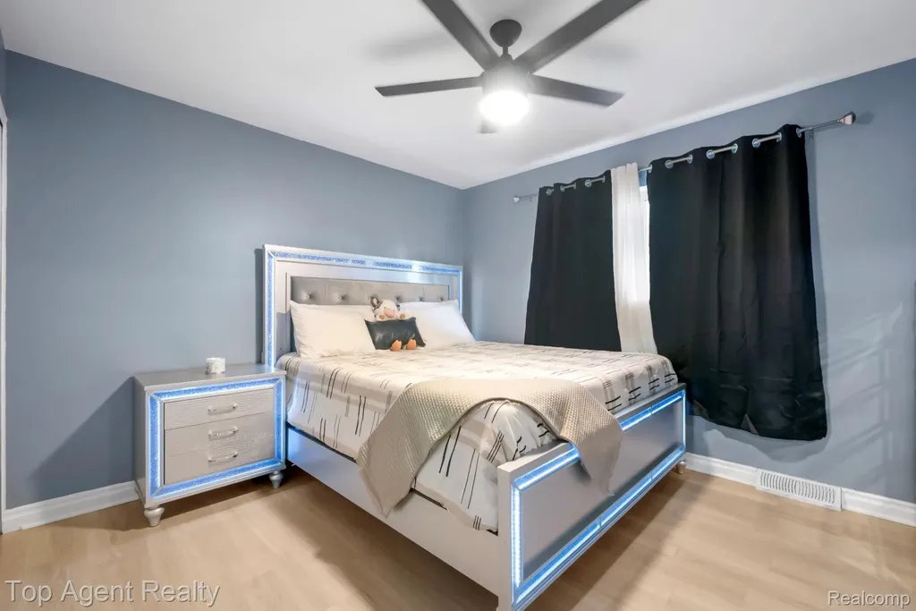 33437 Somerset Drive Sterling Heights City MI 48312