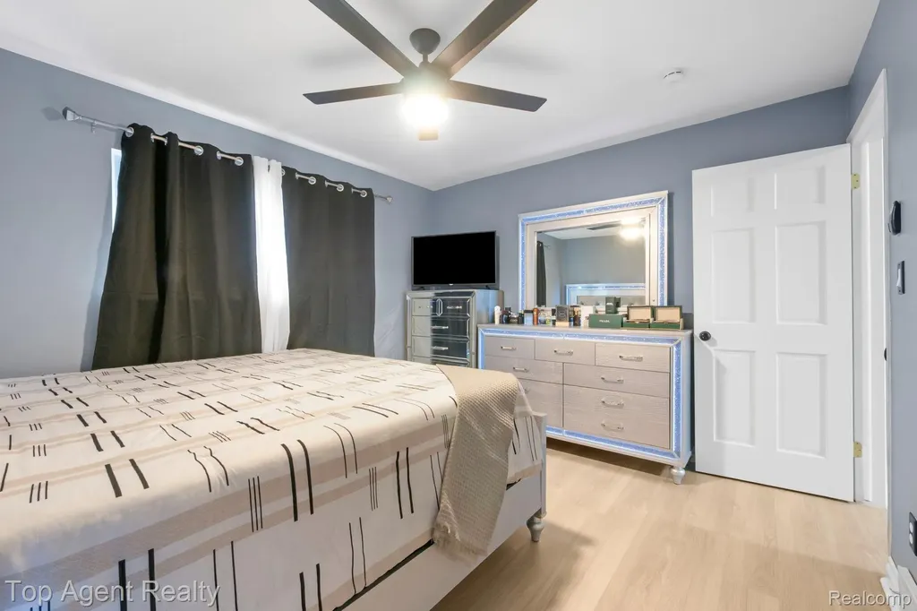 33437 Somerset Drive Sterling Heights City MI 48312