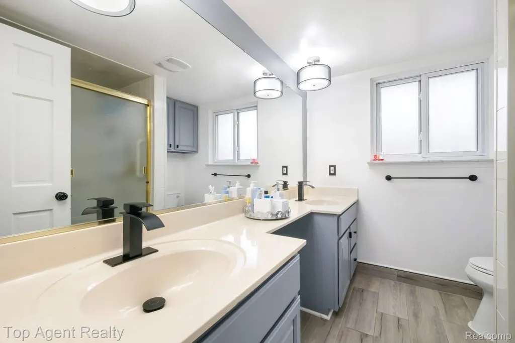 33437 Somerset Drive Sterling Heights City MI 48312