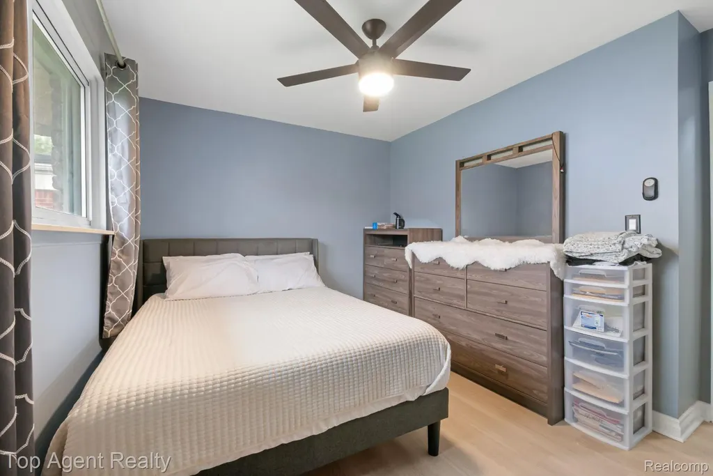33437 Somerset Drive Sterling Heights City MI 48312