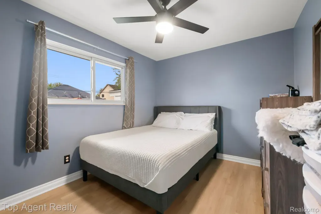 33437 Somerset Drive Sterling Heights City MI 48312