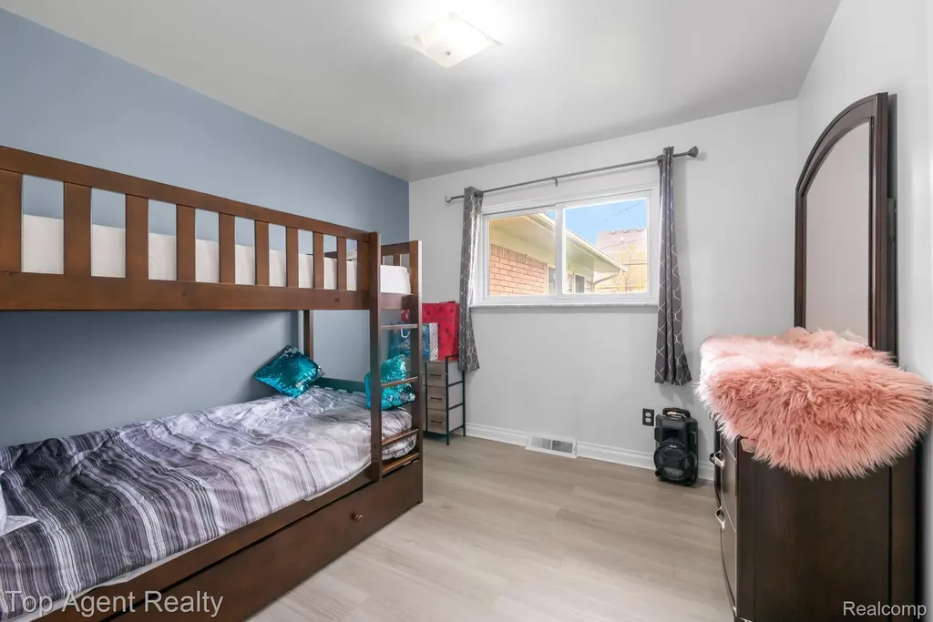 33437 Somerset Drive Sterling Heights City MI 48312