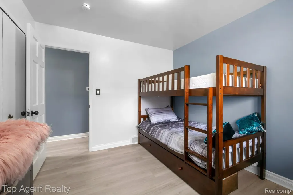 33437 Somerset Drive Sterling Heights City MI 48312
