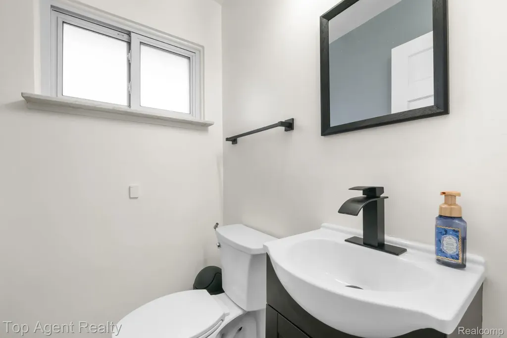 33437 Somerset Drive Sterling Heights City MI 48312